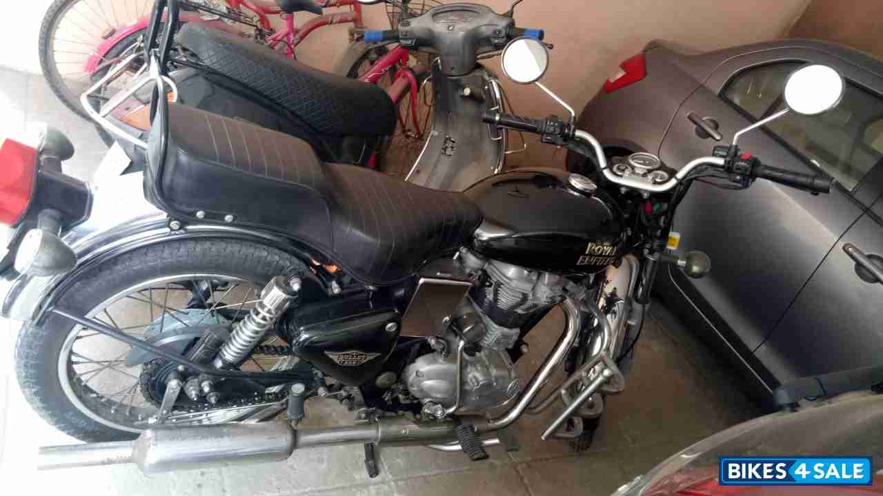 Metallic Black Royal Enfield Bullet 350 ES