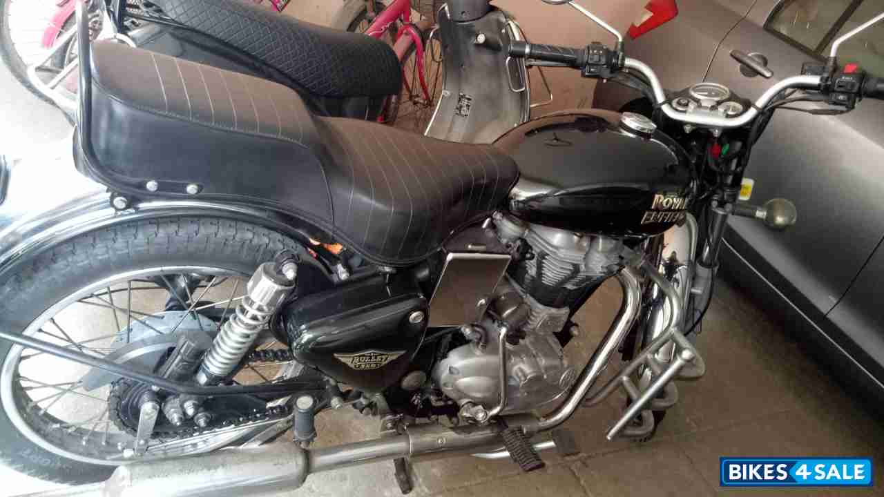 Metallic Black Royal Enfield Bullet 350 ES