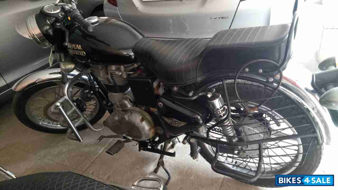 Metallic Black Royal Enfield Bullet 350 ES