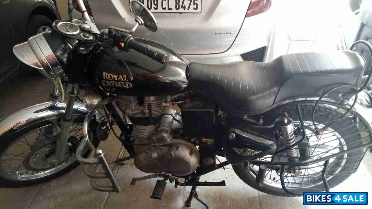 Metallic Black Royal Enfield Bullet 350 ES