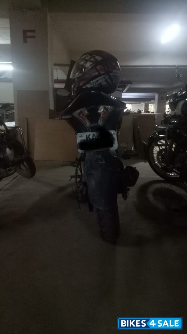 Red Bajaj Pulsar RS 200