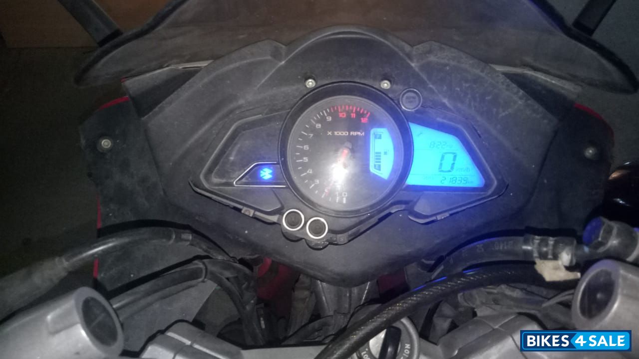 Red Bajaj Pulsar RS 200