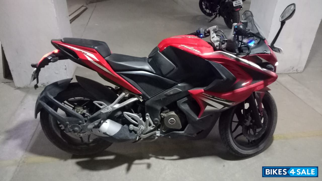 Red Bajaj Pulsar RS 200