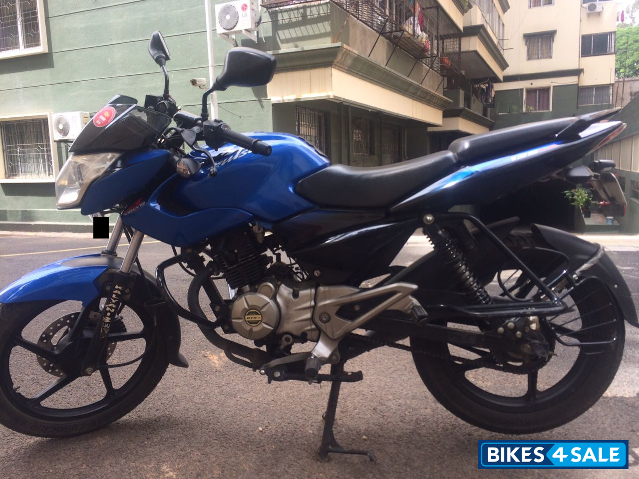 Blue Bajaj Pulsar 135LS