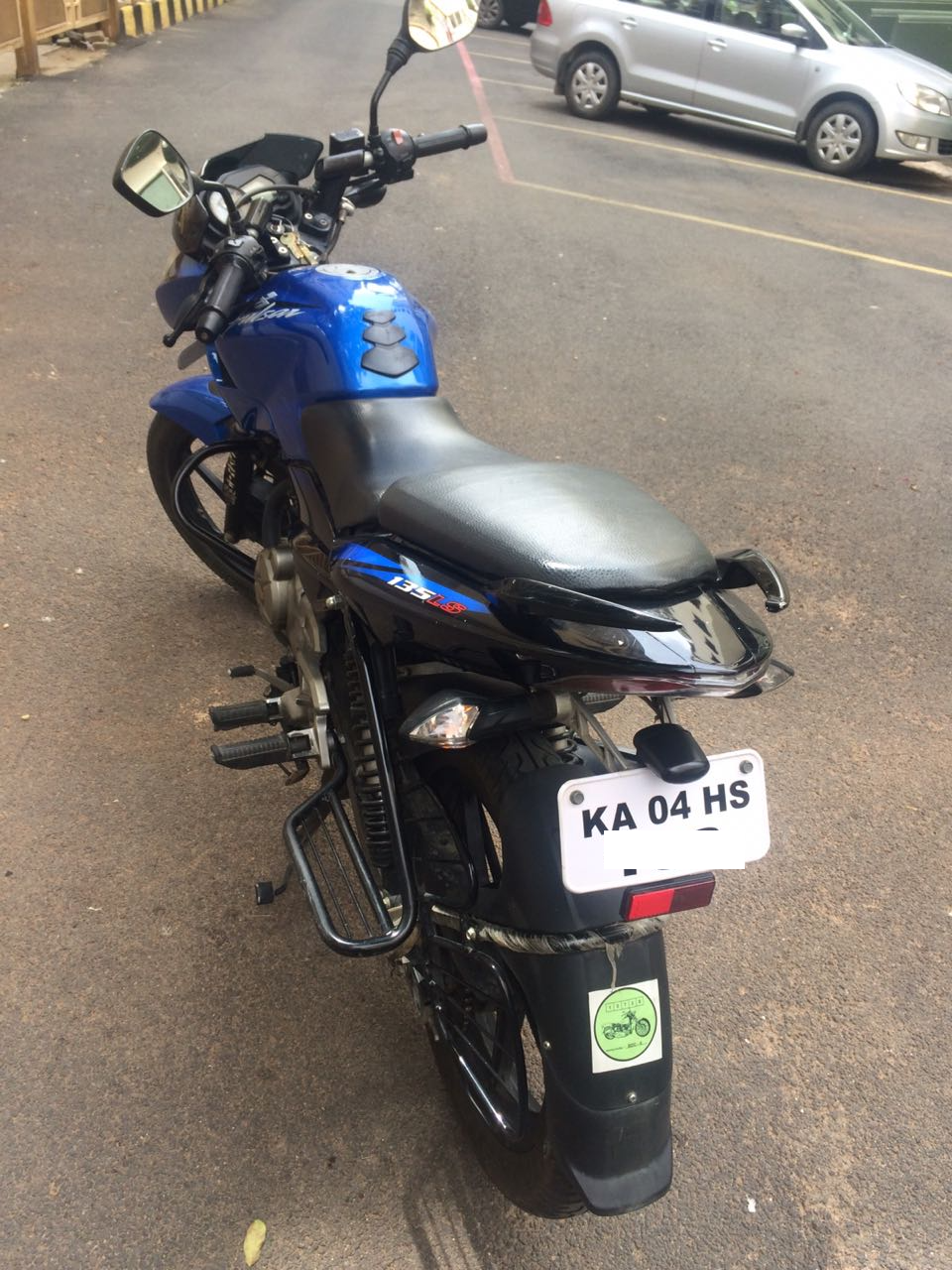 Blue Bajaj Pulsar 135LS