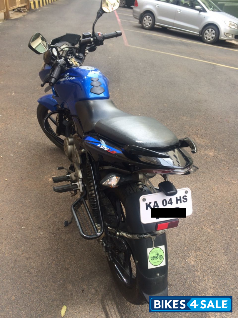 Blue Bajaj Pulsar 135LS