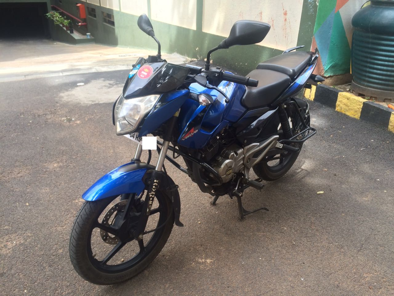 Blue Bajaj Pulsar 135LS