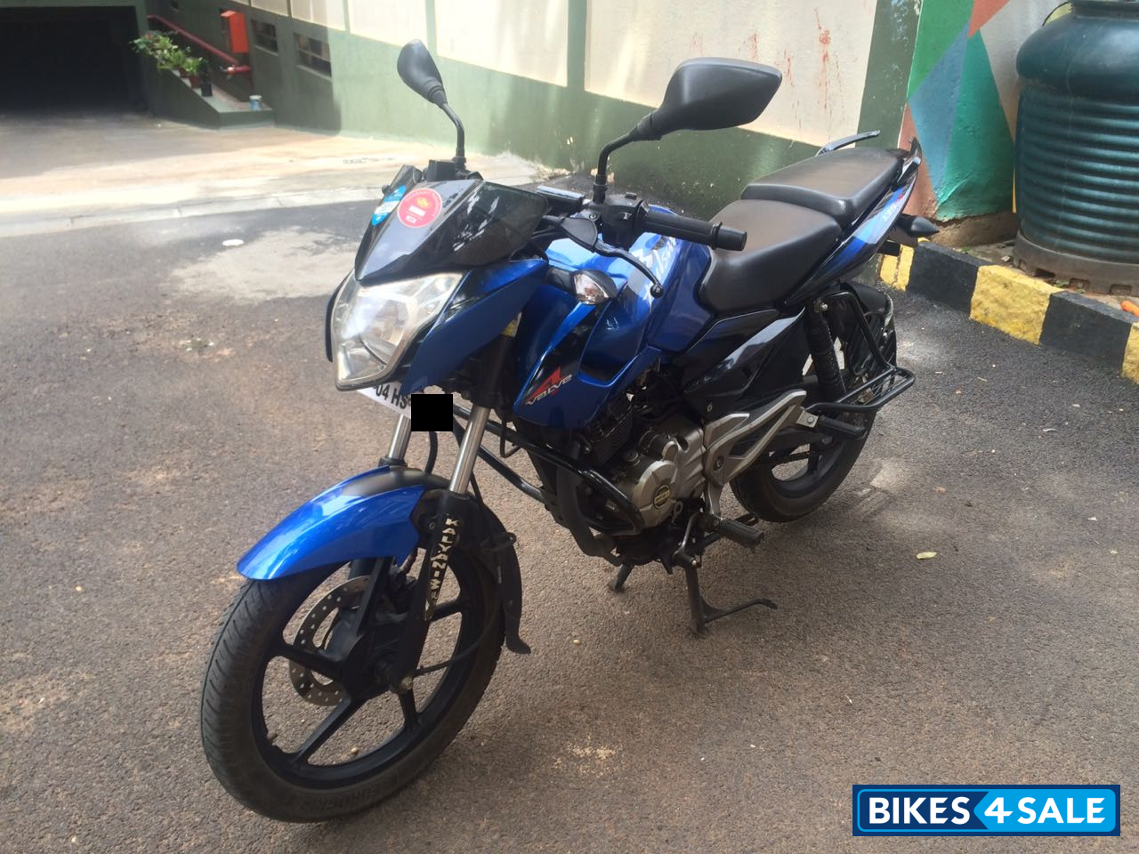 Blue Bajaj Pulsar 135LS