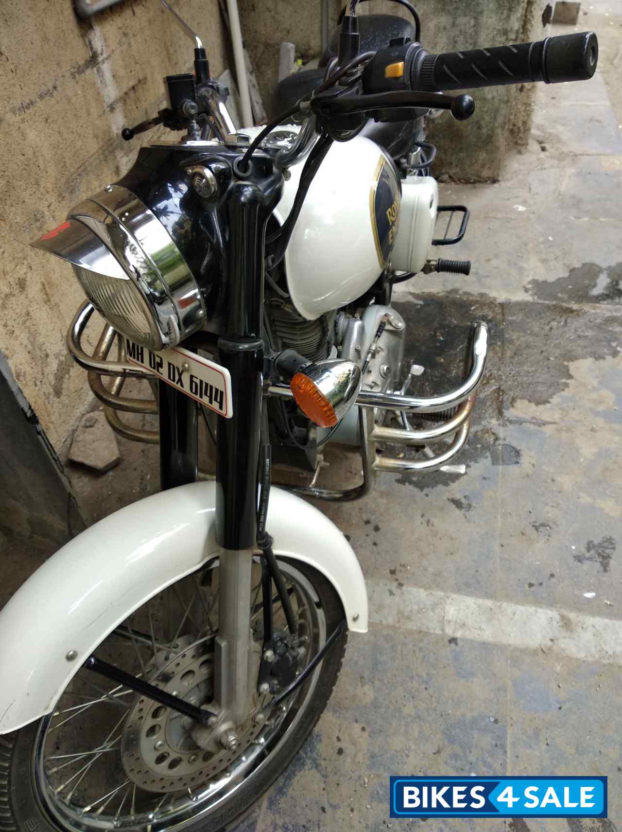 White Royal Enfield Classic 350