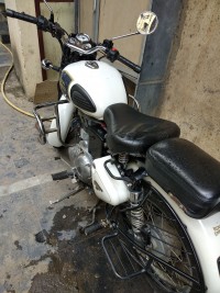 White Royal Enfield Classic 350