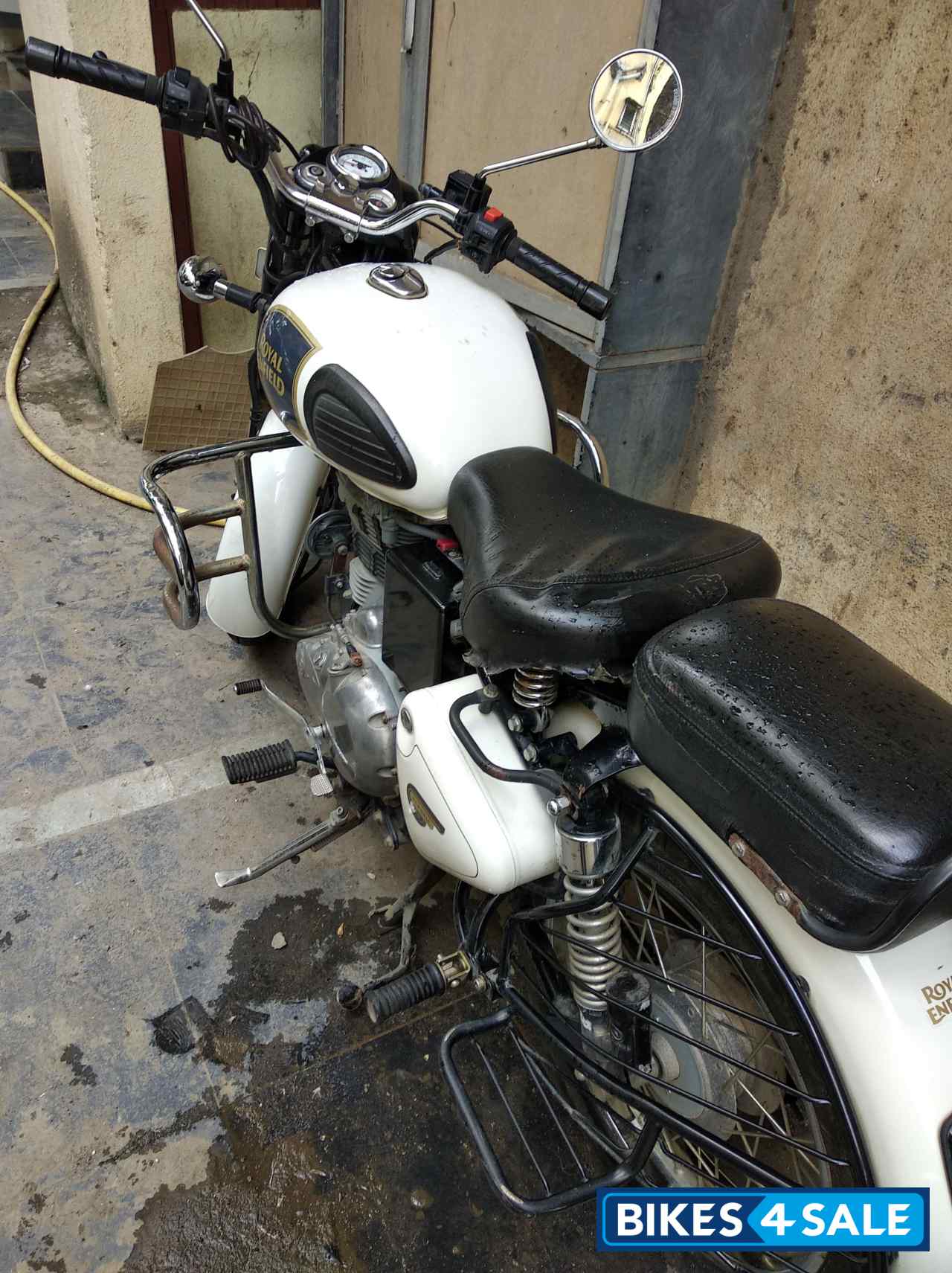 White Royal Enfield Classic 350