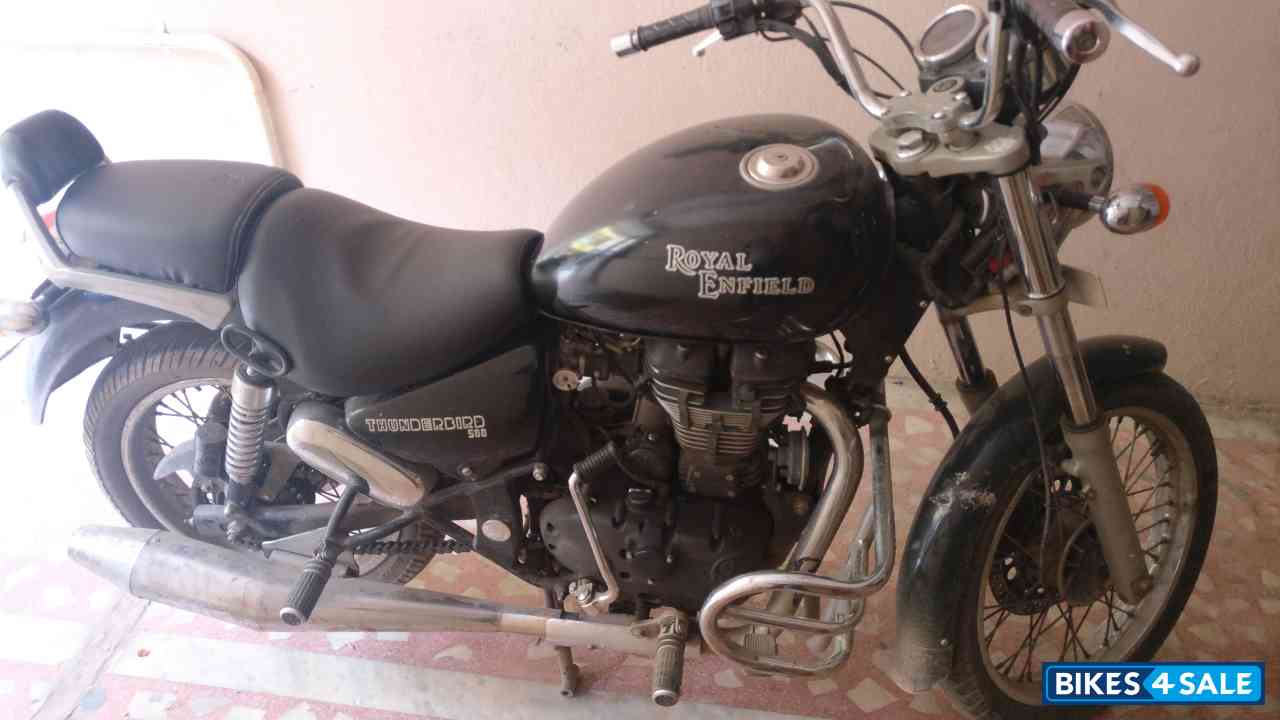 Black Royal Enfield Thunderbird 500