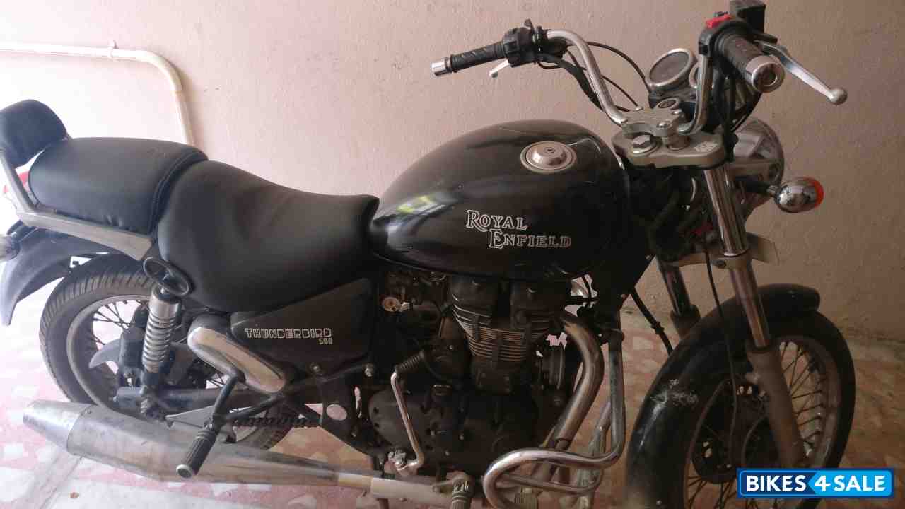 Black Royal Enfield Thunderbird 500 Black Royal Enfield Thunderbird 500