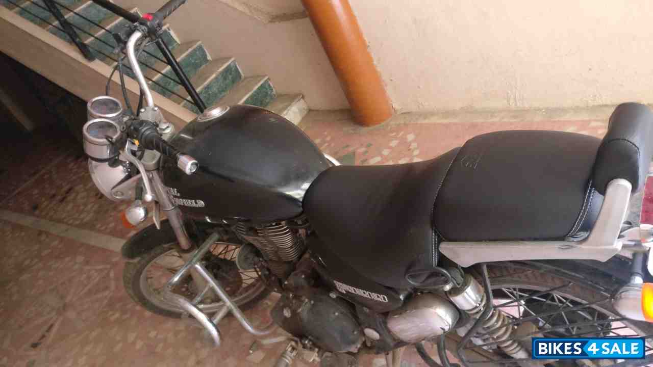 Black Royal Enfield Thunderbird 500 Black Royal Enfield Thunderbird 500