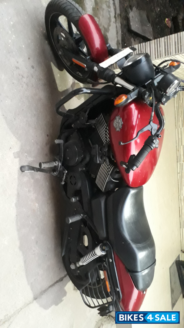 Red Harley Davidson Street 750