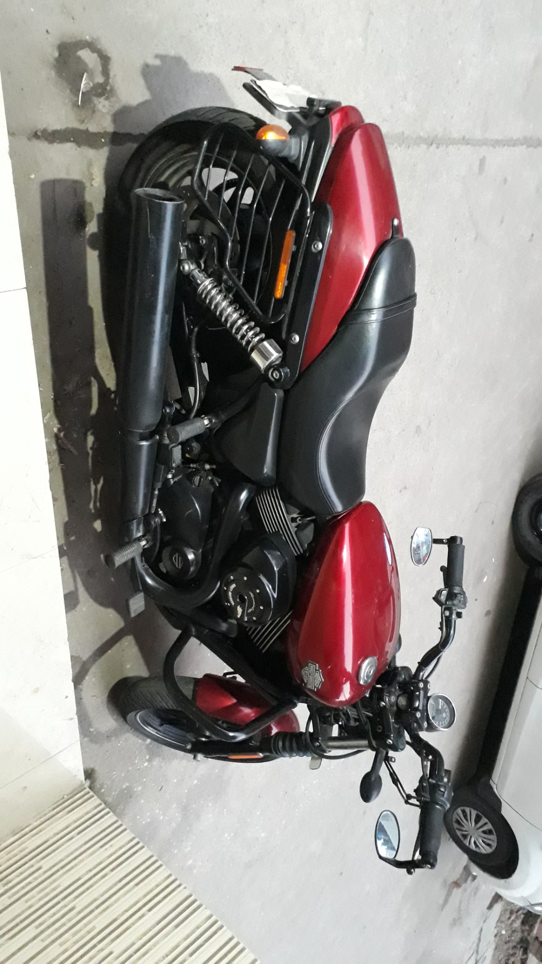 Red Harley Davidson Street 750