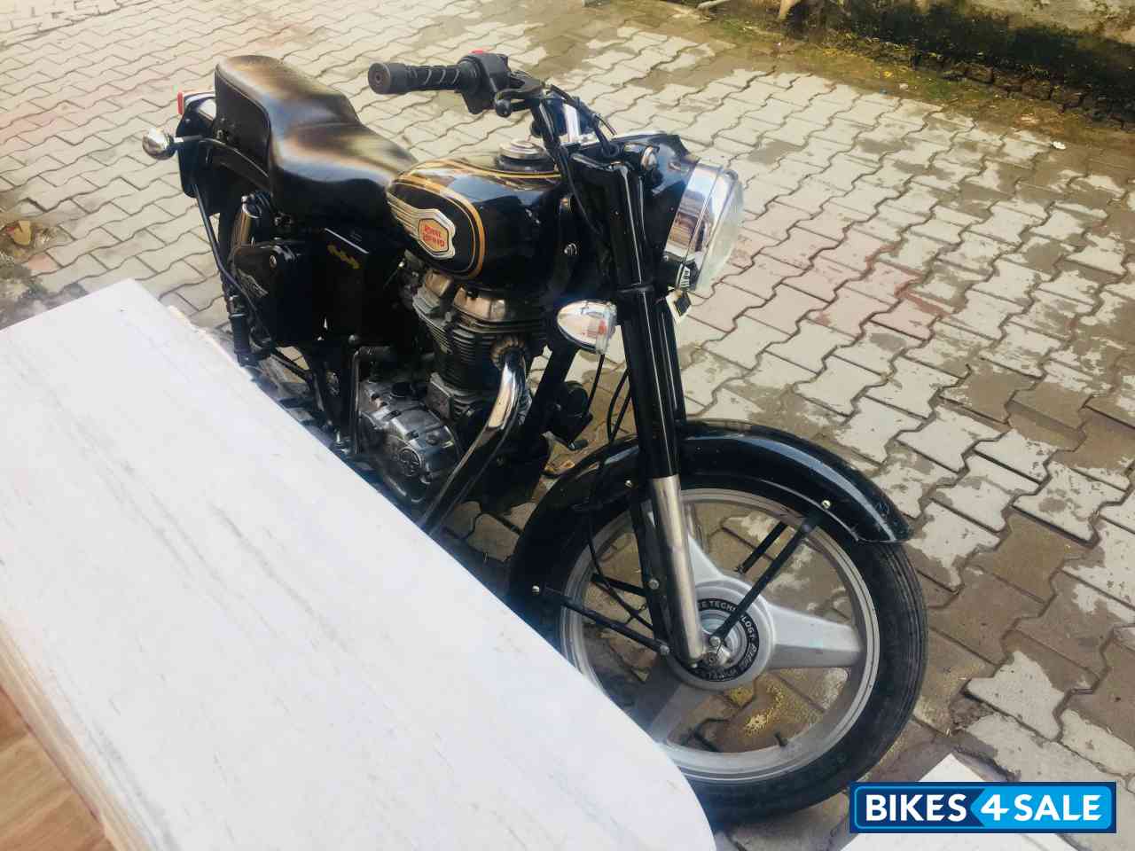 Black Royal Enfield Bullet 350 Twinspark