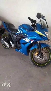 Blue Suzuki Gixxer SF