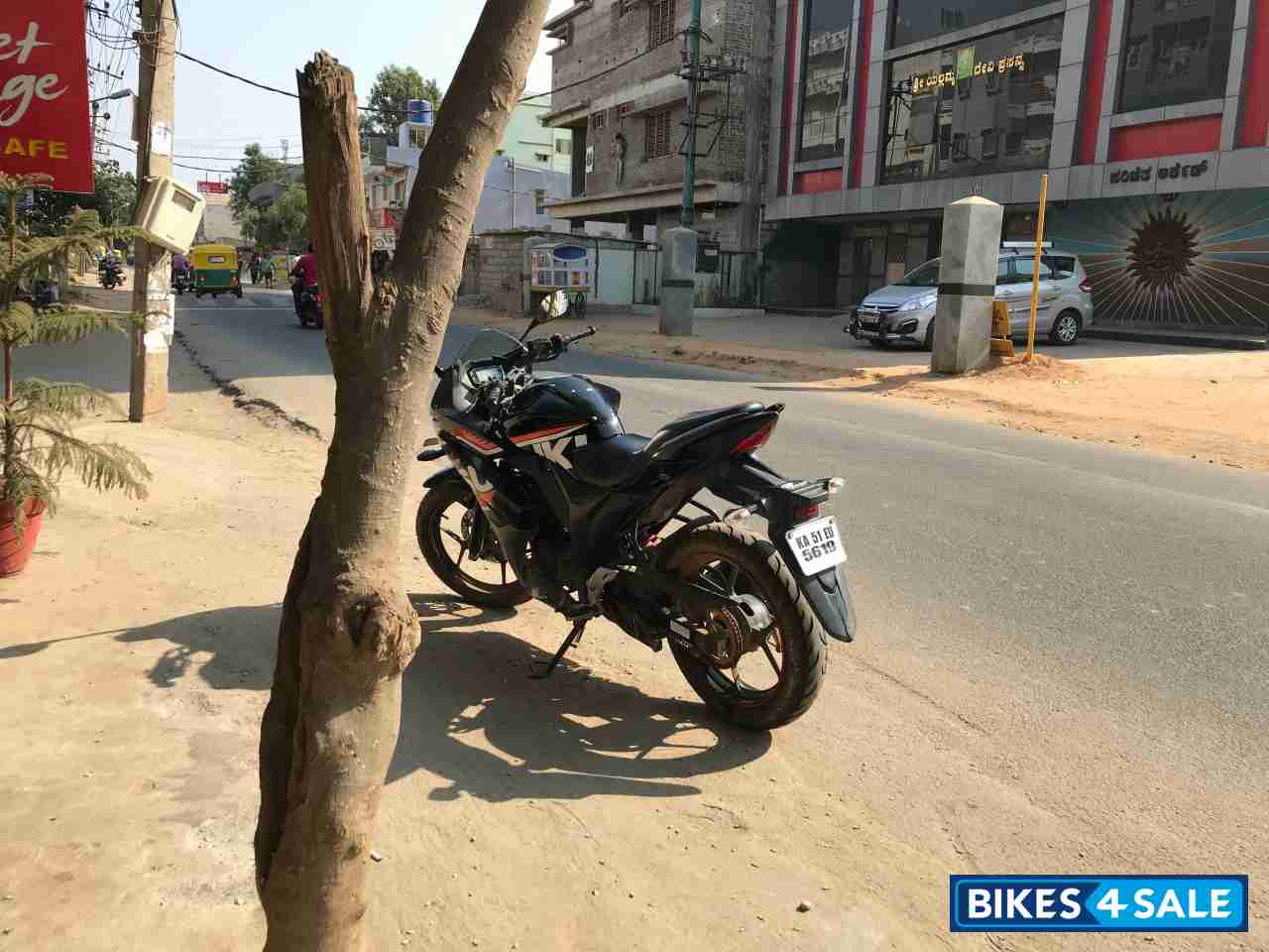 Black Suzuki Gixxer SF