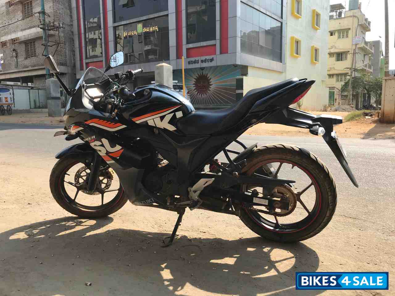 Black Suzuki Gixxer SF