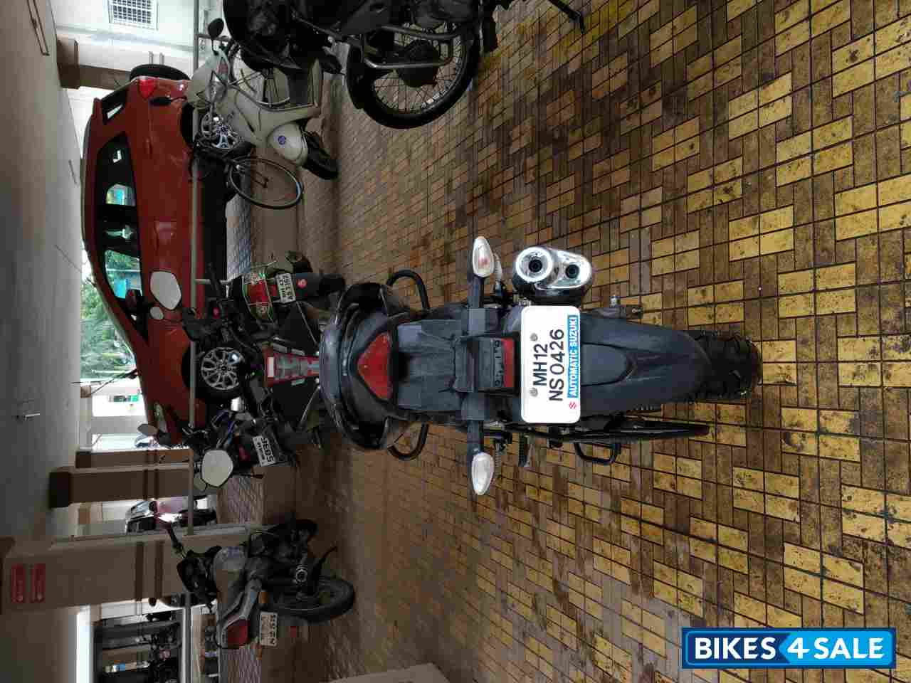 Black-red Suzuki Gixxer 150