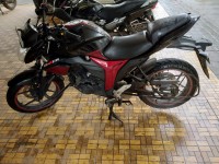 Black-red Suzuki Gixxer 150