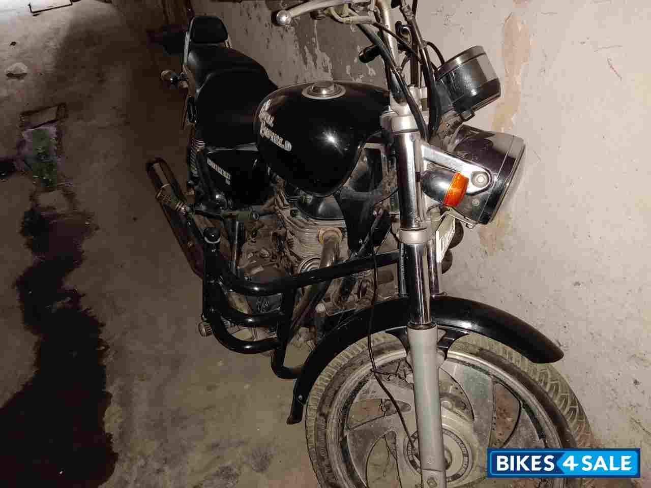 Black Royal Enfield Thunderbird 350