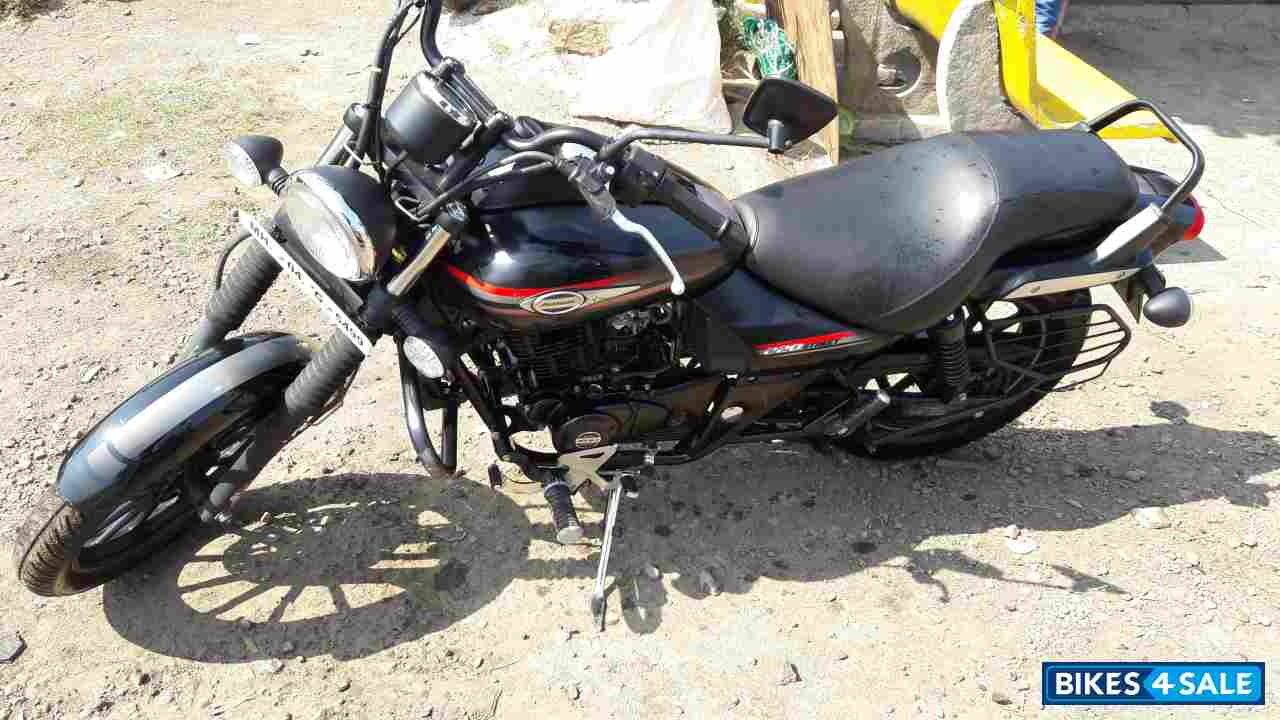 Black Bajaj Avenger Street 220