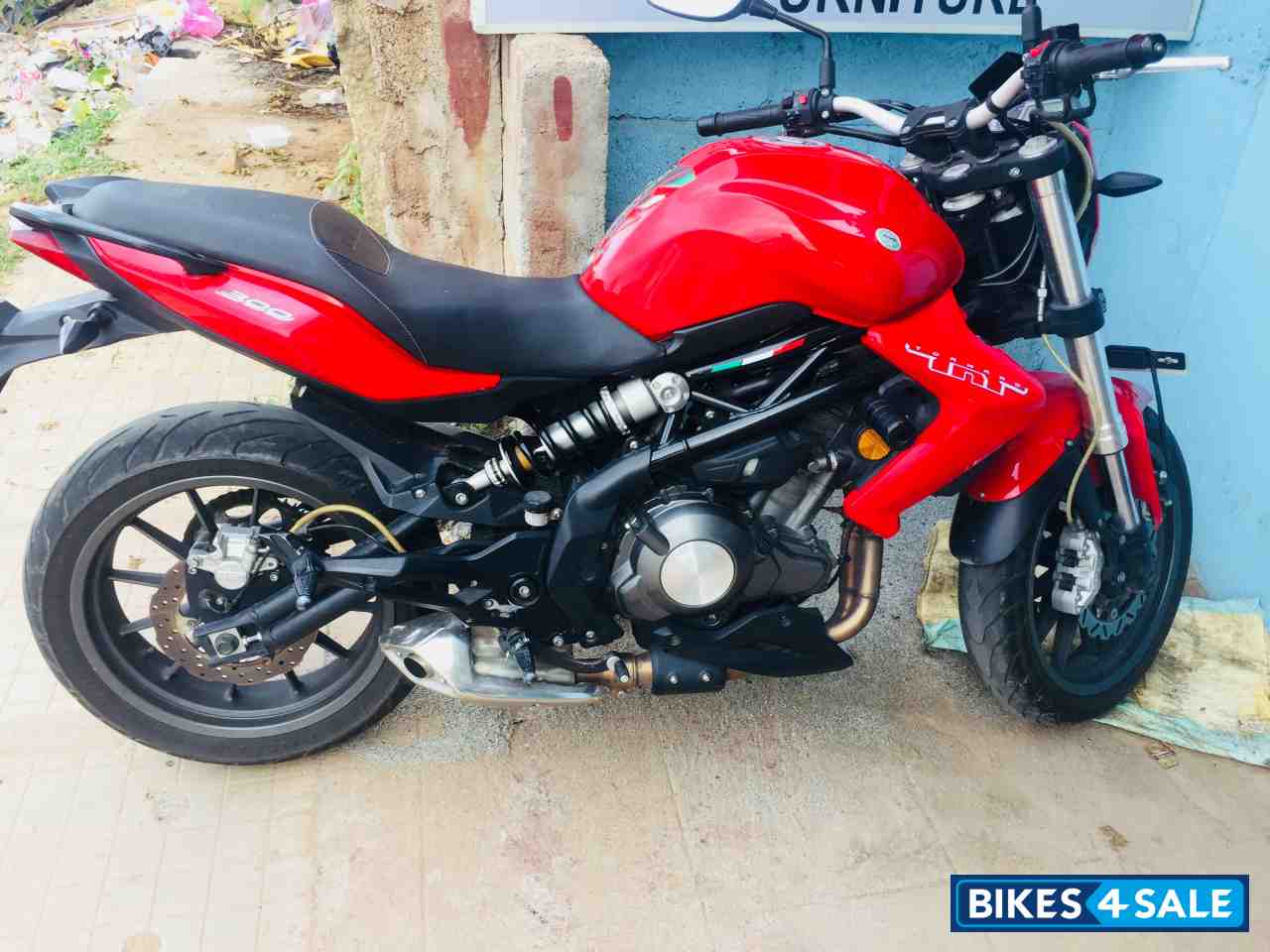 Red Benelli TNT 300