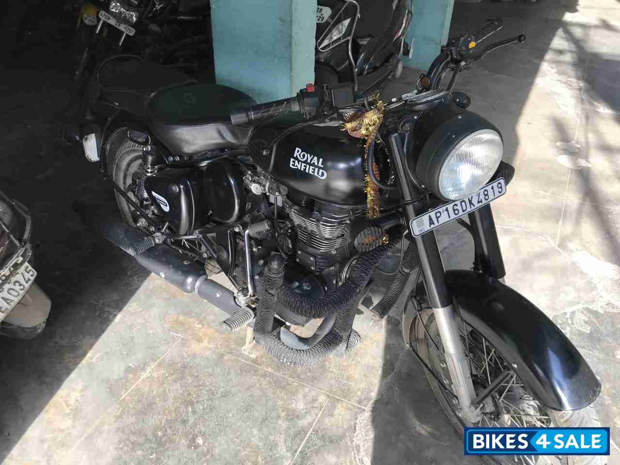 Black Royal Enfield Classic Stealth Black