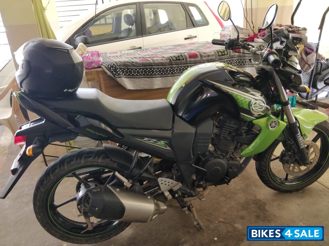 Blk-green Yamaha FZ-S