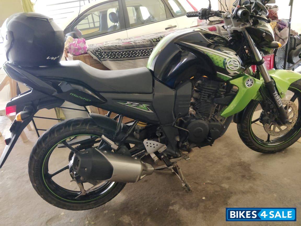 Blk-green Yamaha FZ-S