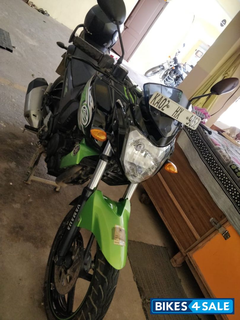 Blk-green Yamaha FZ-S