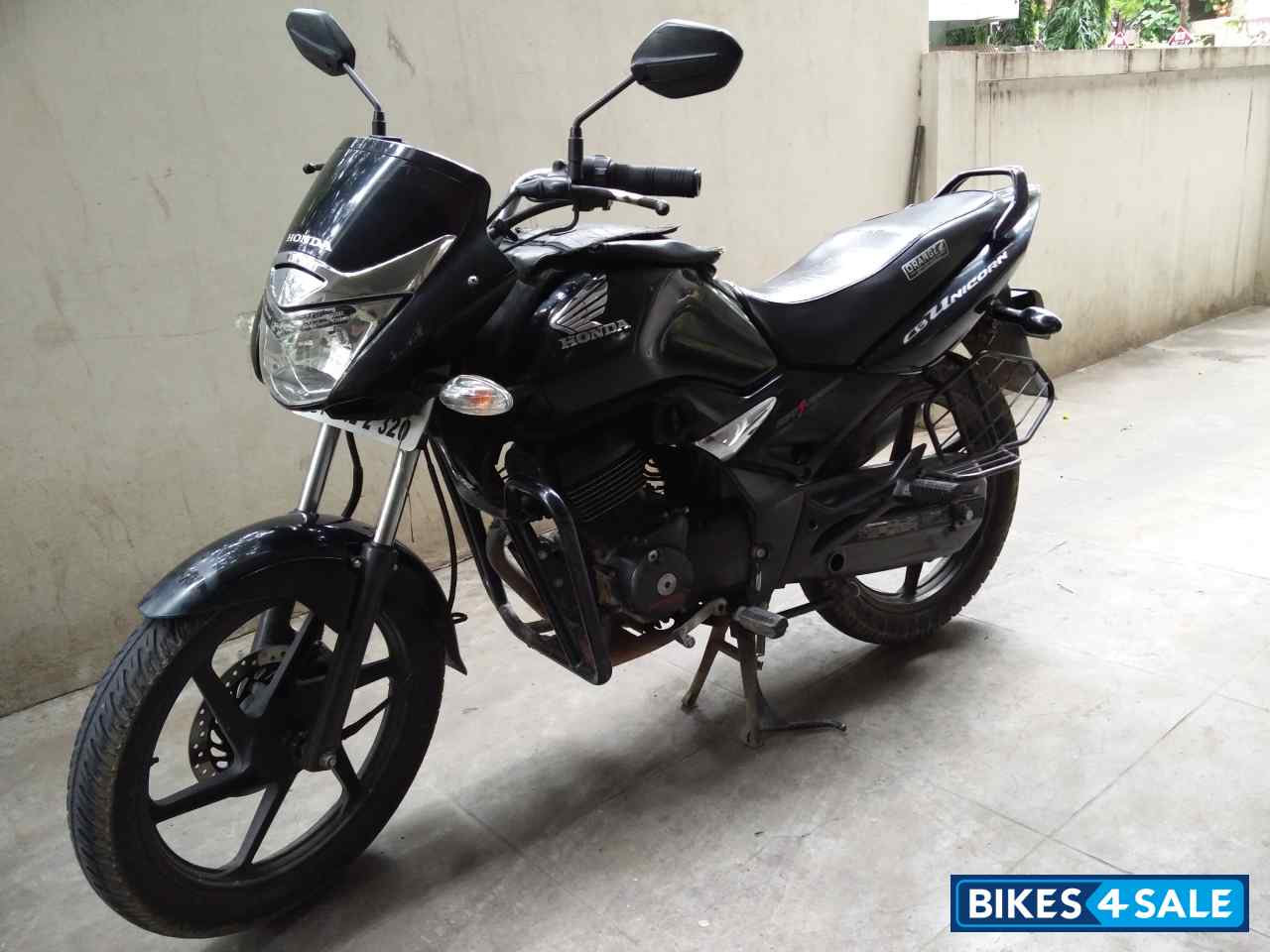 Black Honda CB Unicorn