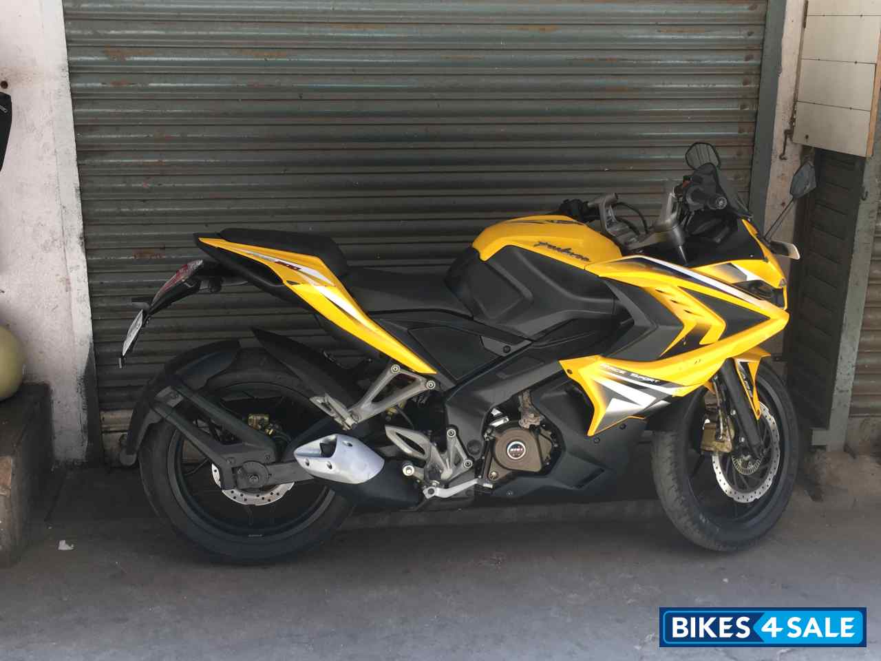 Yellow Bajaj Pulsar RS 200 ABS