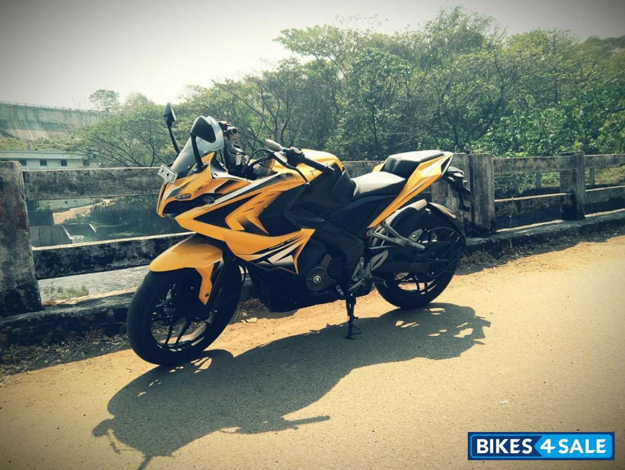 Bajaj Pulsar RS 200