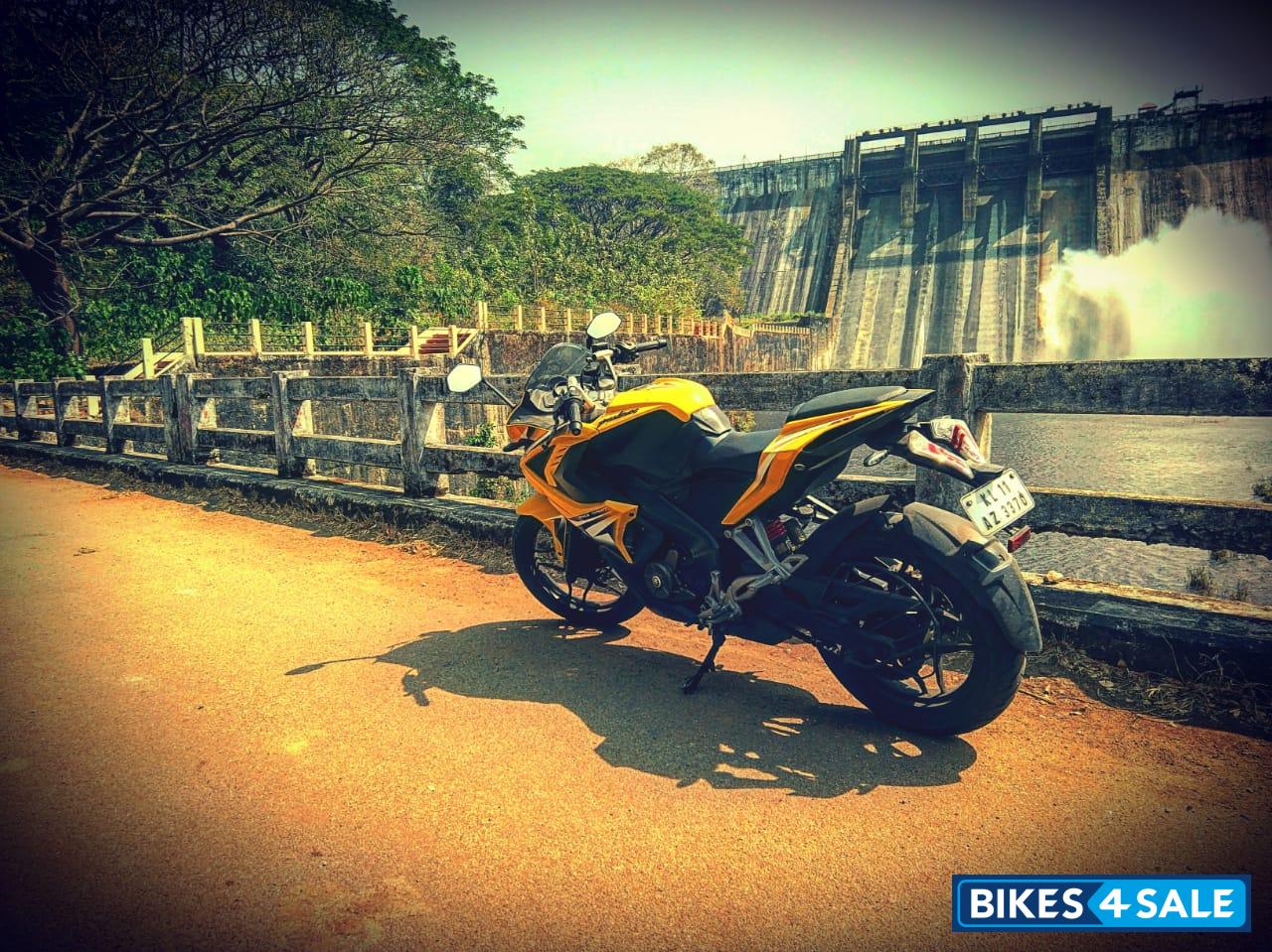 Bajaj Pulsar RS 200