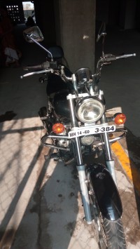 Black Bajaj Avenger 200 DTS-i