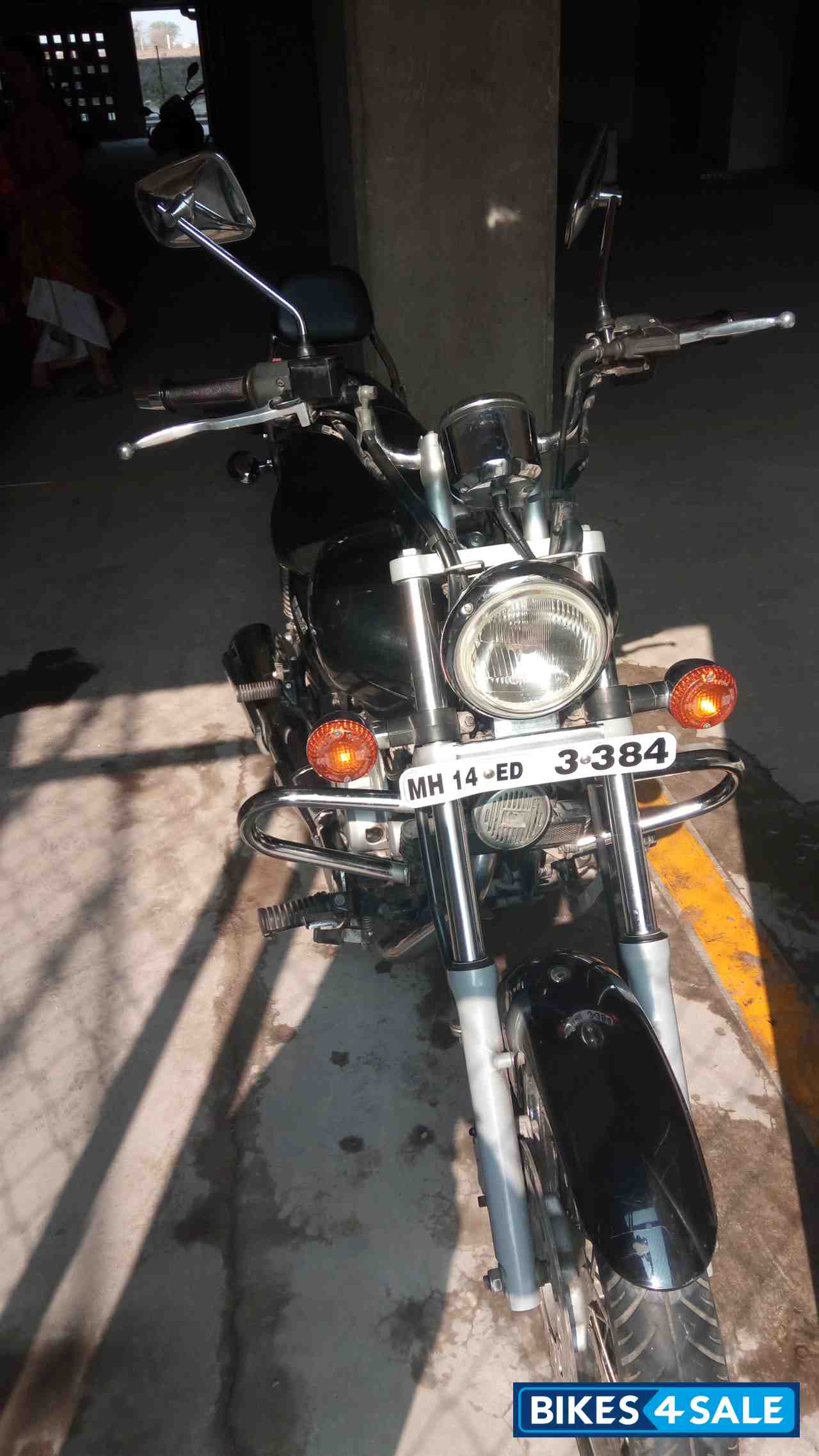 Black Bajaj Avenger 200 DTS-i Black Bajaj Avenger 200 DTS-i