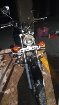 Black Bajaj Avenger 200 DTS-i