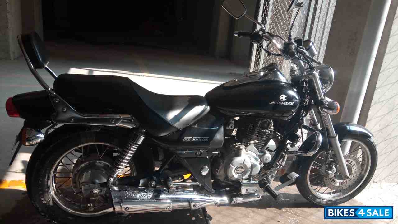 Black Bajaj Avenger 200 DTS-i Black Bajaj Avenger 200 DTS-i