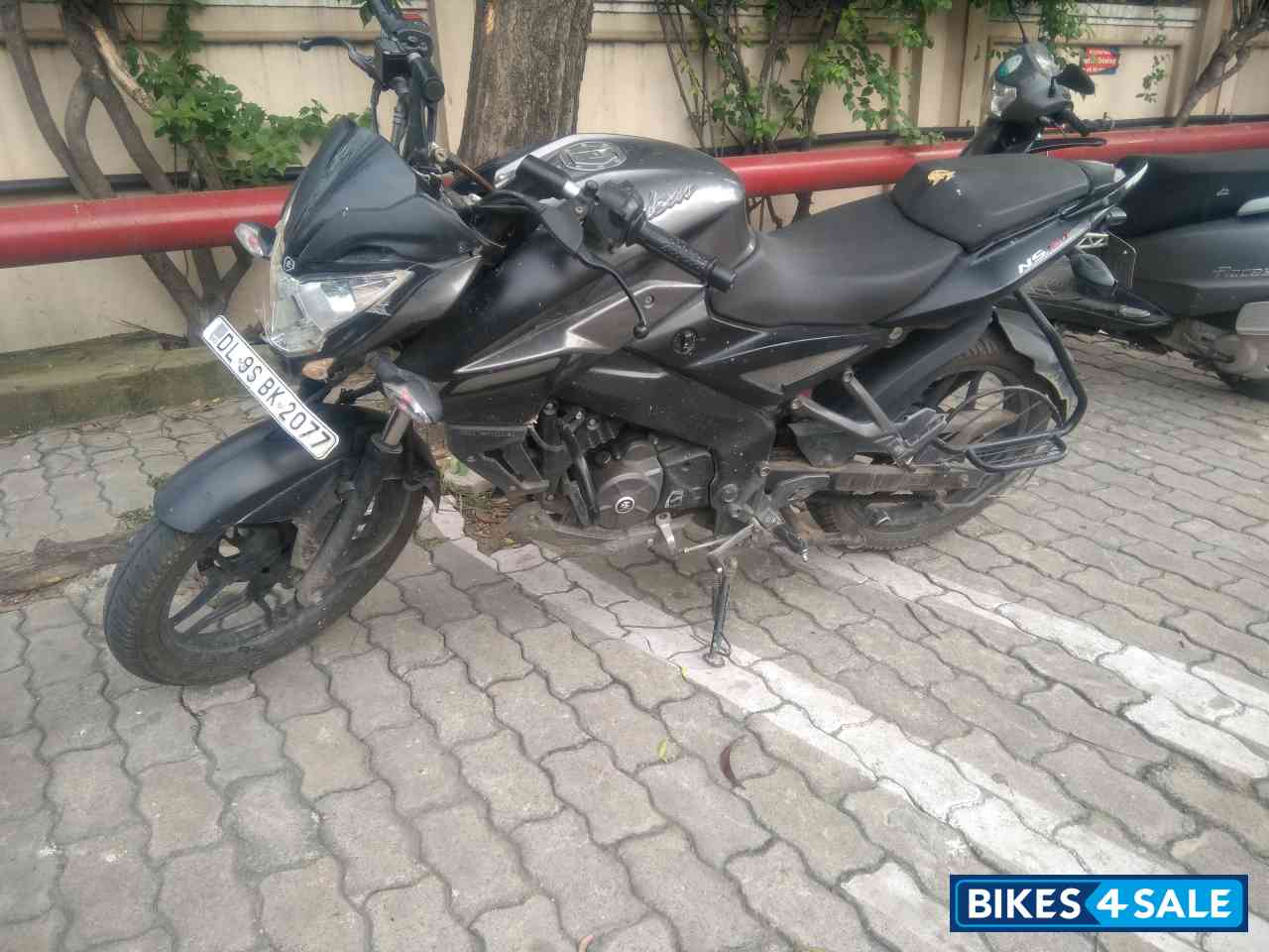 Glossy Pewter Grey Bajaj Pulsar NS 160