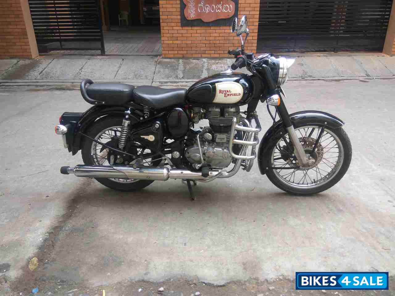 Black Royal Enfield Classic 350 Black Royal Enfield Classic 350