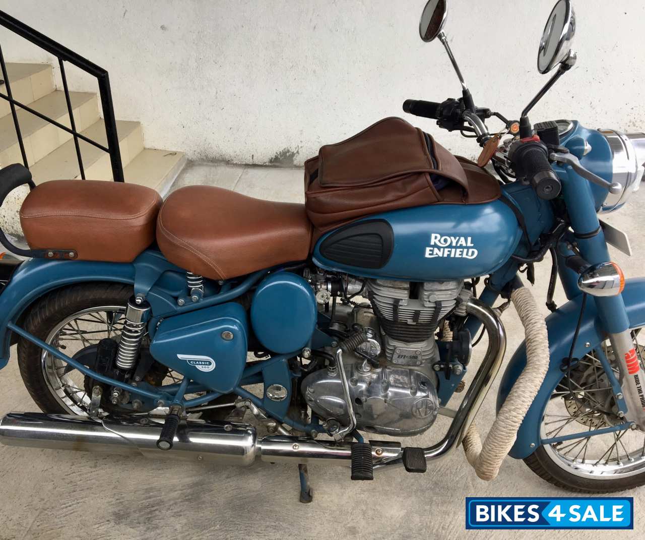 Matt Blue Royal Enfield Classic Squadron Blue Matt Blue Royal Enfield Classic Squadron Blue