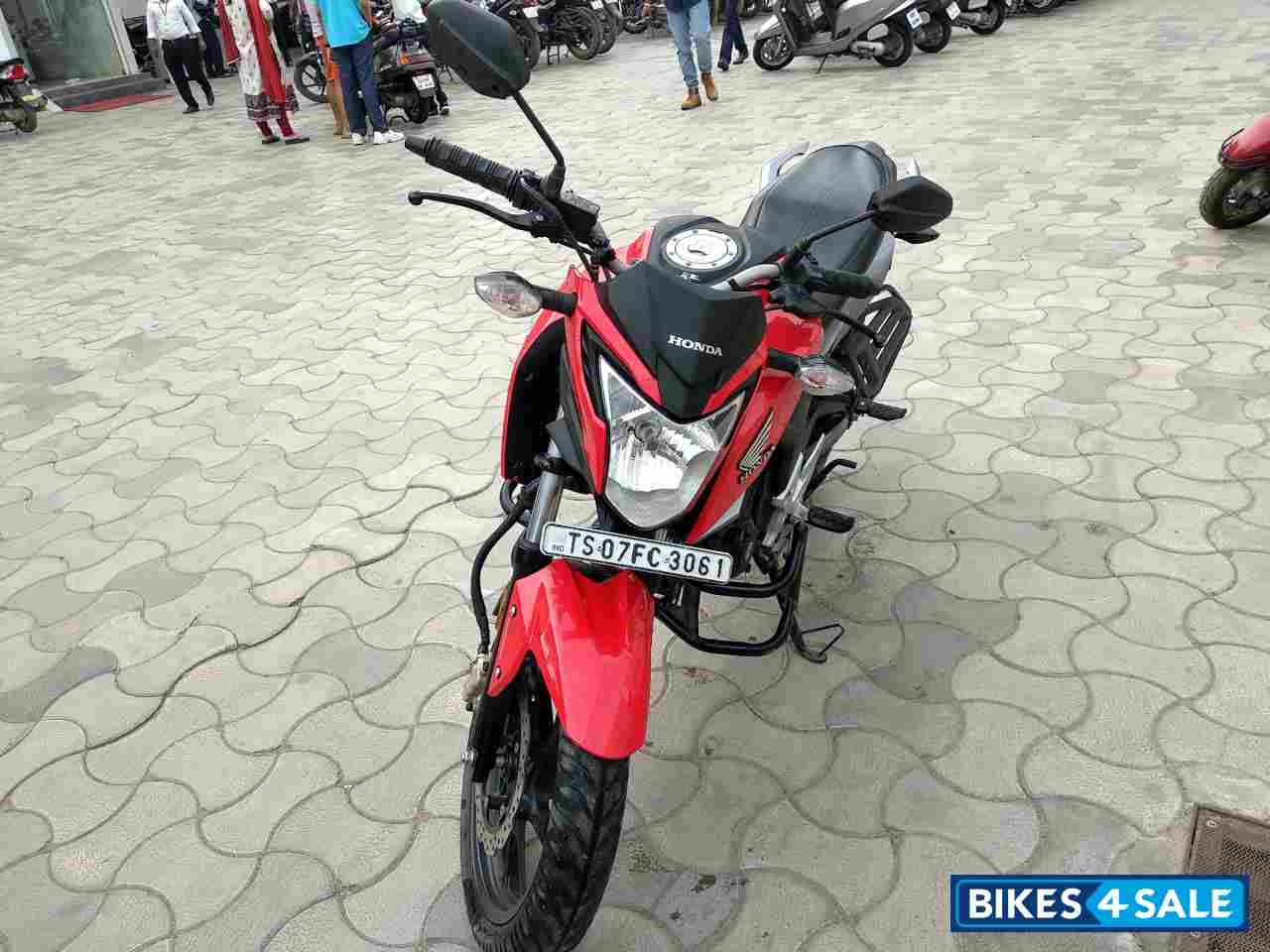 Red Honda CB Hornet 160R ABS Red Honda CB Hornet 160R ABS