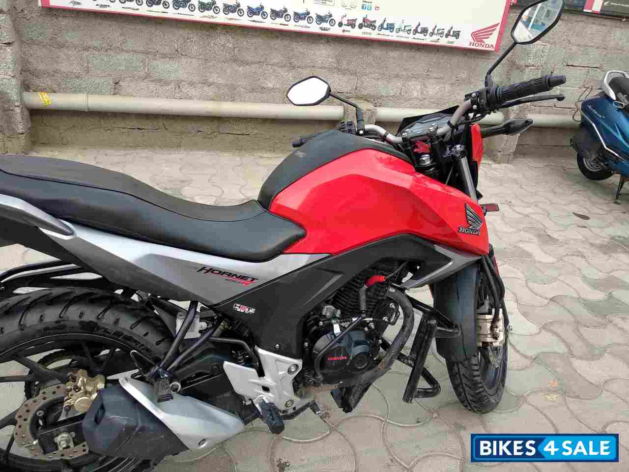 Red Honda CB Hornet 160R ABS Red Honda CB Hornet 160R ABS