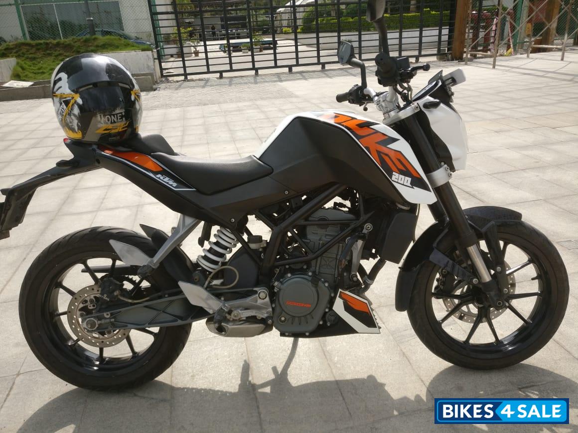 White KTM Duke 200
