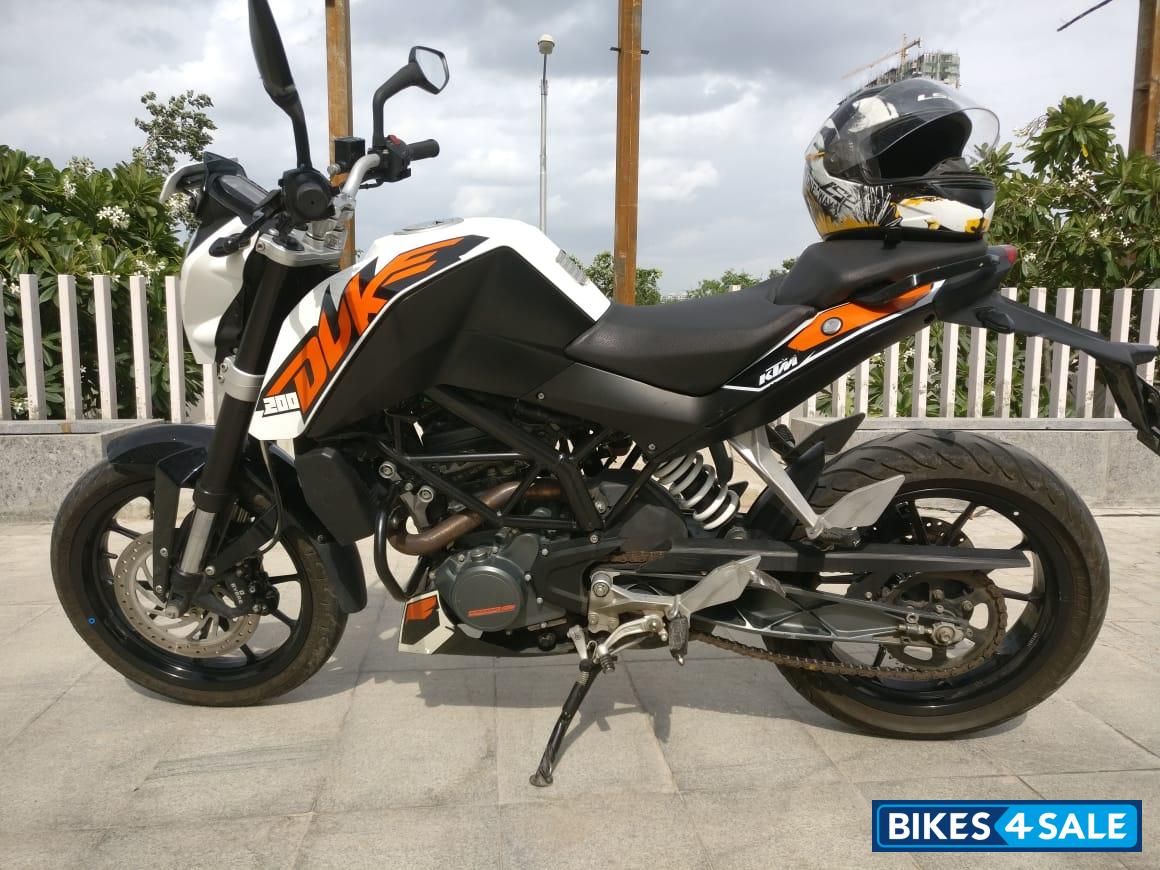 White KTM Duke 200