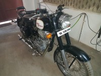 Black Royal Enfield Classic 500