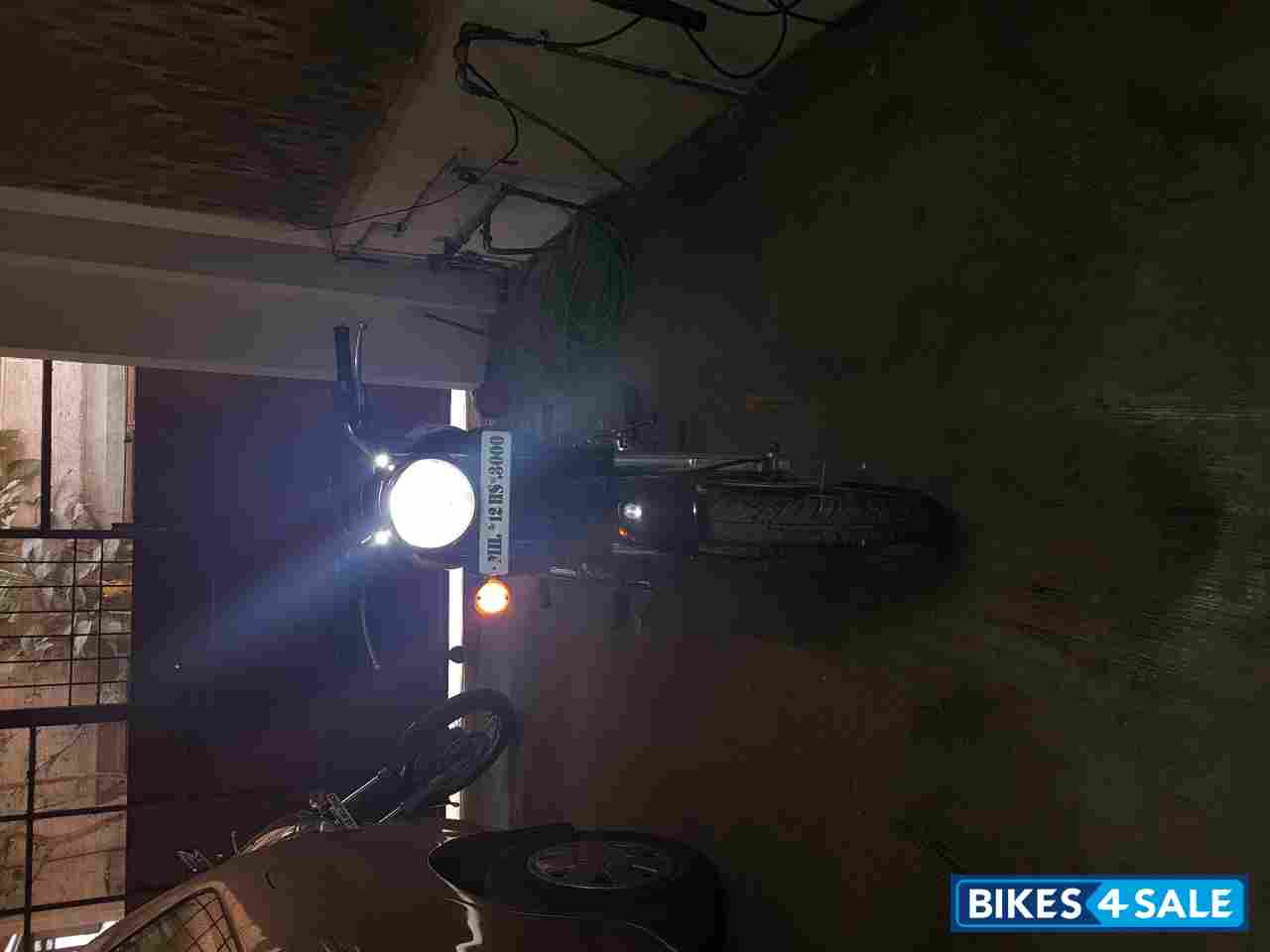 Black Royal Enfield Classic 500